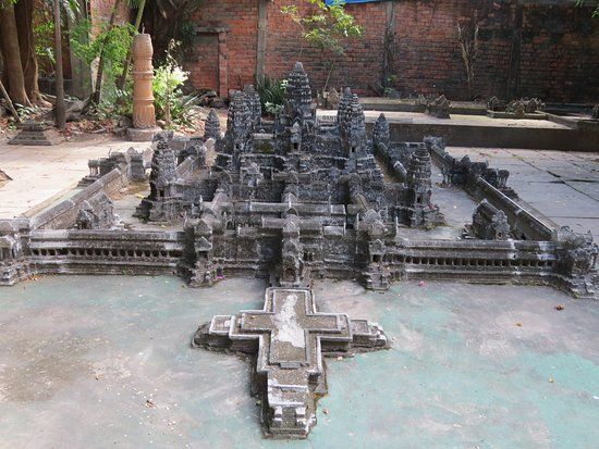Miniature Replicas of Angkor by Dy Proeung
